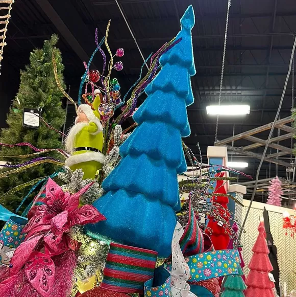 180 Degrees Focal Points>Flocked Christmas Tree