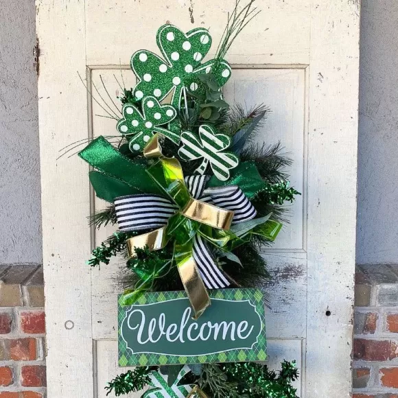 Craig Bachman Focal Points>Green Argyle Welcome Sign