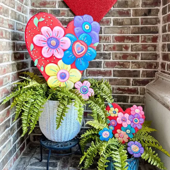 The Round Top Collection Pot Stakes>Heartfelt Heart Yard Display