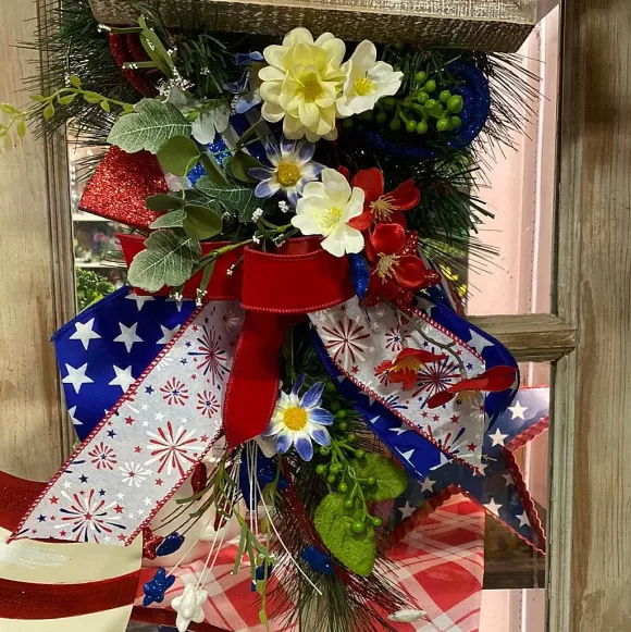 Liberty Floral Floral Decor>Patriotic Dahlia Daisy Spray