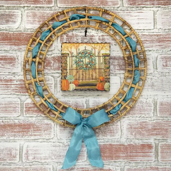 The Round Top Collection Table Decor>Round Wicker Wreath Art Display